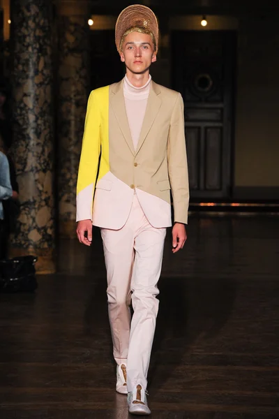 Look 3